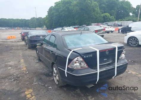 2005 Mercedes-Benz C 230 Kompressor Sport z USA, uszkodzony, nr VIN WDBRF40J75F678446